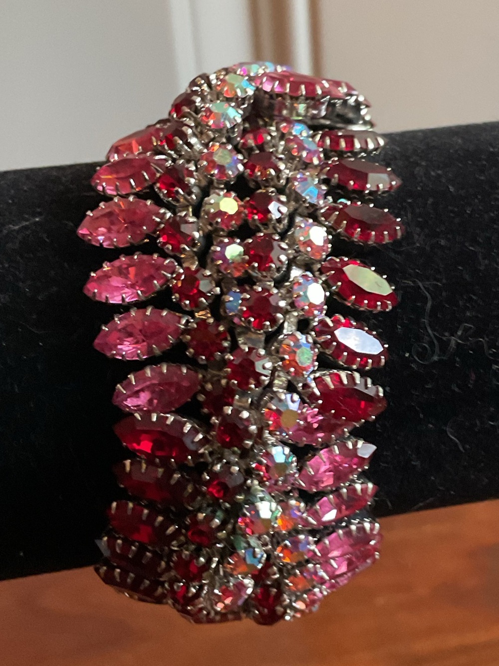 Vintage Women’s Pink and Red Rhinestone Cluster Bracelet No Brand